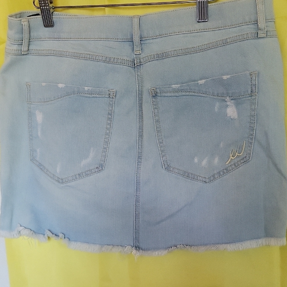 EXPRESS Denim Distressed Mini Skirt Size 10 - Picture 2 of 7